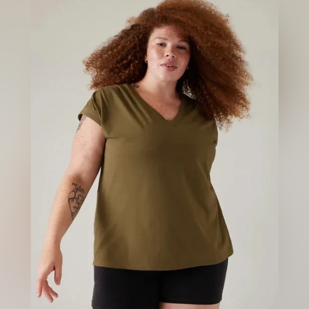 NWT Athleta Outbound Twist Tee Size 1X Acacia Olive Green.